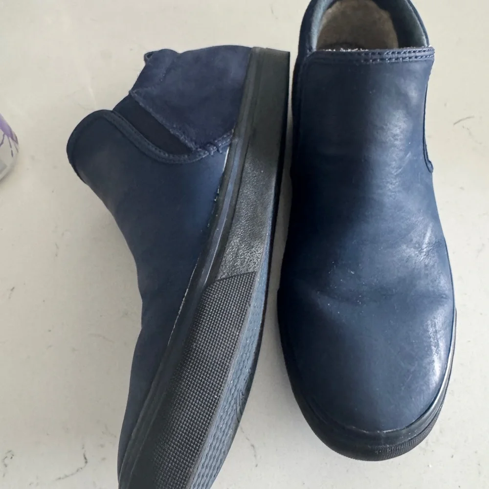 UGG size 9 Chelsea Boot Sz 42 WATERPROOF